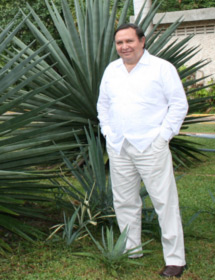 Dr Manuel Robert